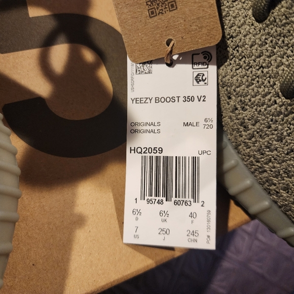 Yeezy Boost 350 - Picture 4 of 4